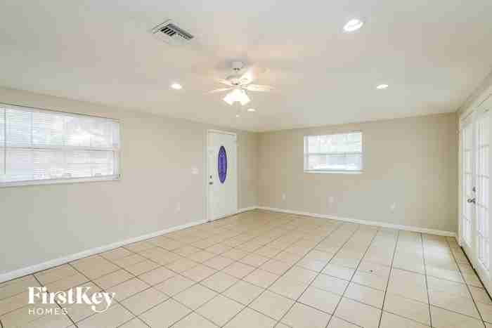 2607 E 113th Ave - Photo 3 of 16