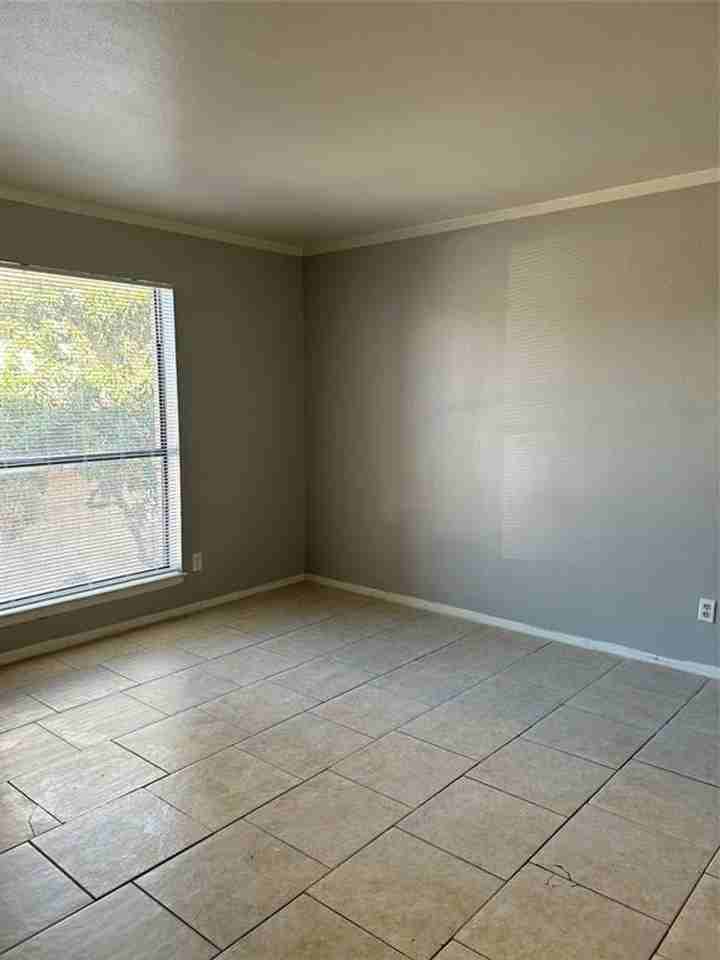 Plaza Verde Condos for Rent - Photo 2 of 8