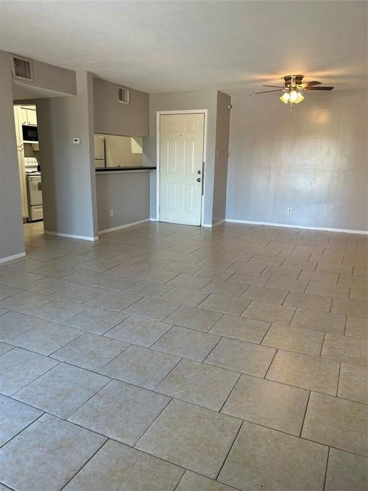 Plaza Verde Condos for Rent - Photo 7 of 8