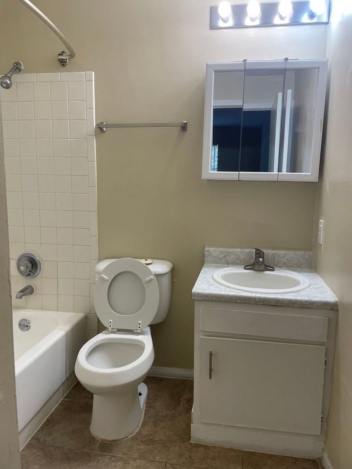 The New Meridian Apartments - Photo 7 of 15