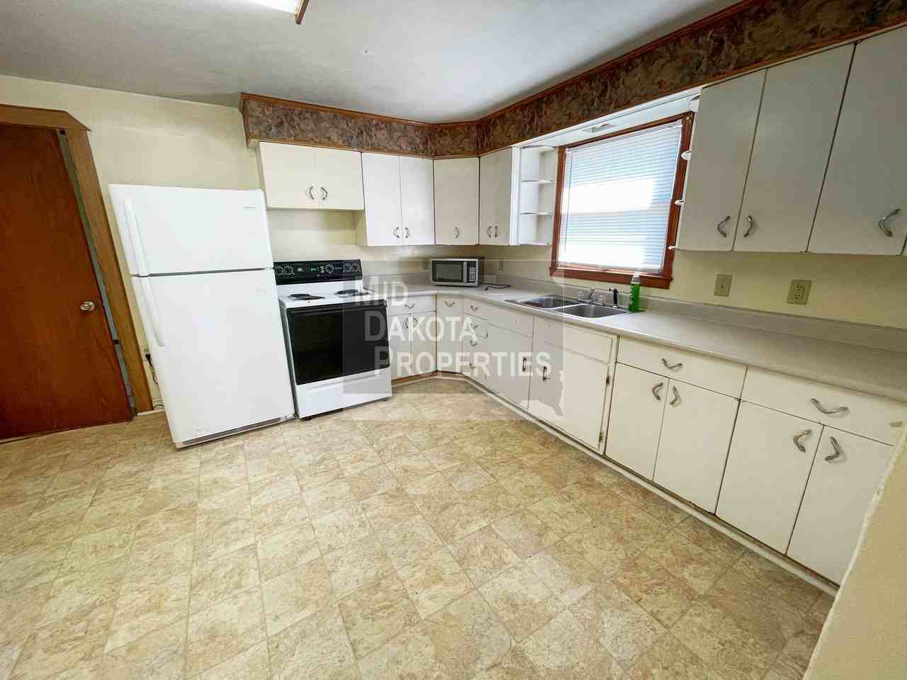 914 E 2nd Ave - Photo 4 of 12