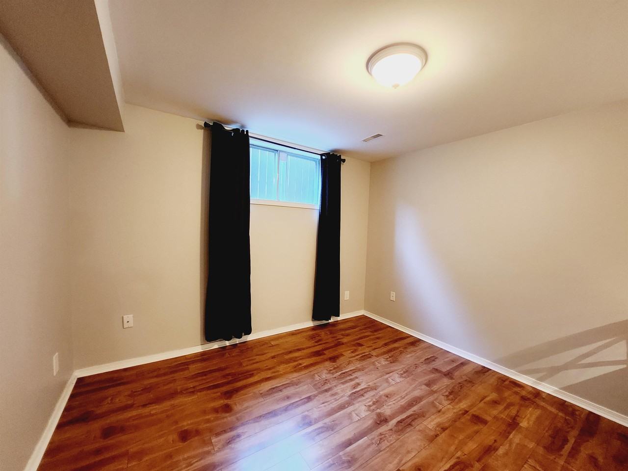 11031 152 St Nw Bsmt #BS - Photo 4 of 12