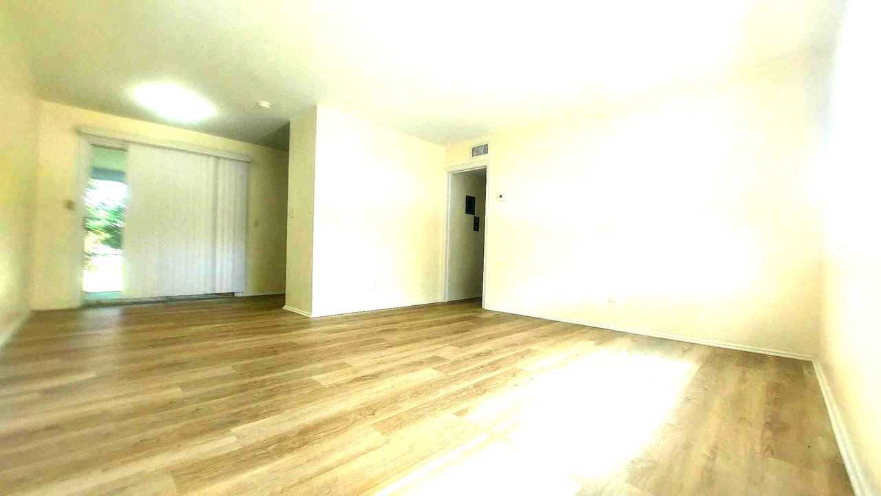 1204 Cypress Ln - Photo 2 of 11