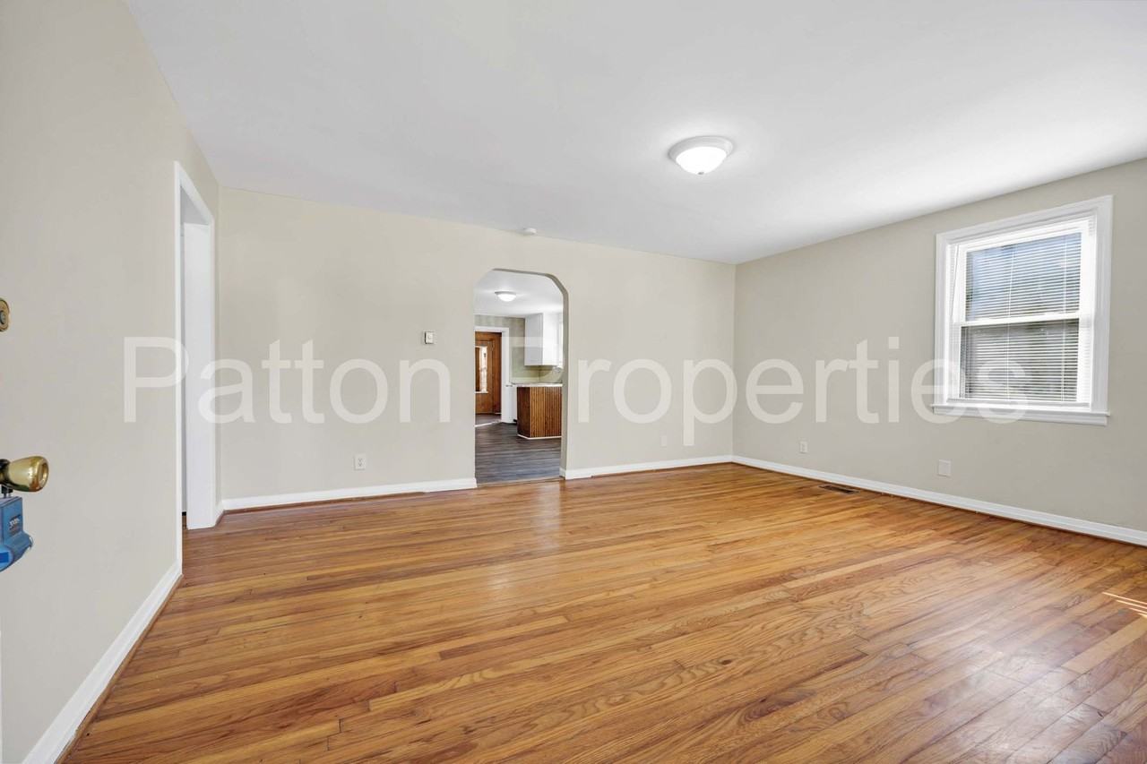 1126 Hancock Street - Photo 2 of 21