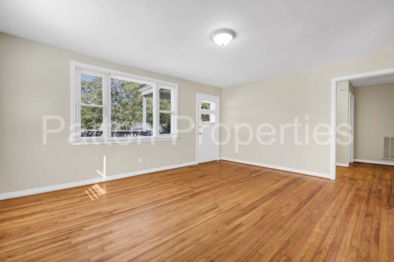 1126 Hancock Street - Photo 4 of 21