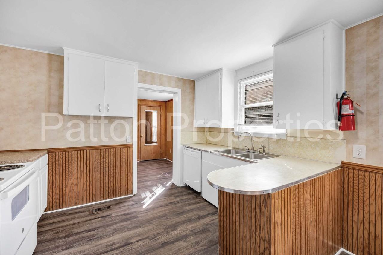 1126 Hancock Street - Photo 5 of 21