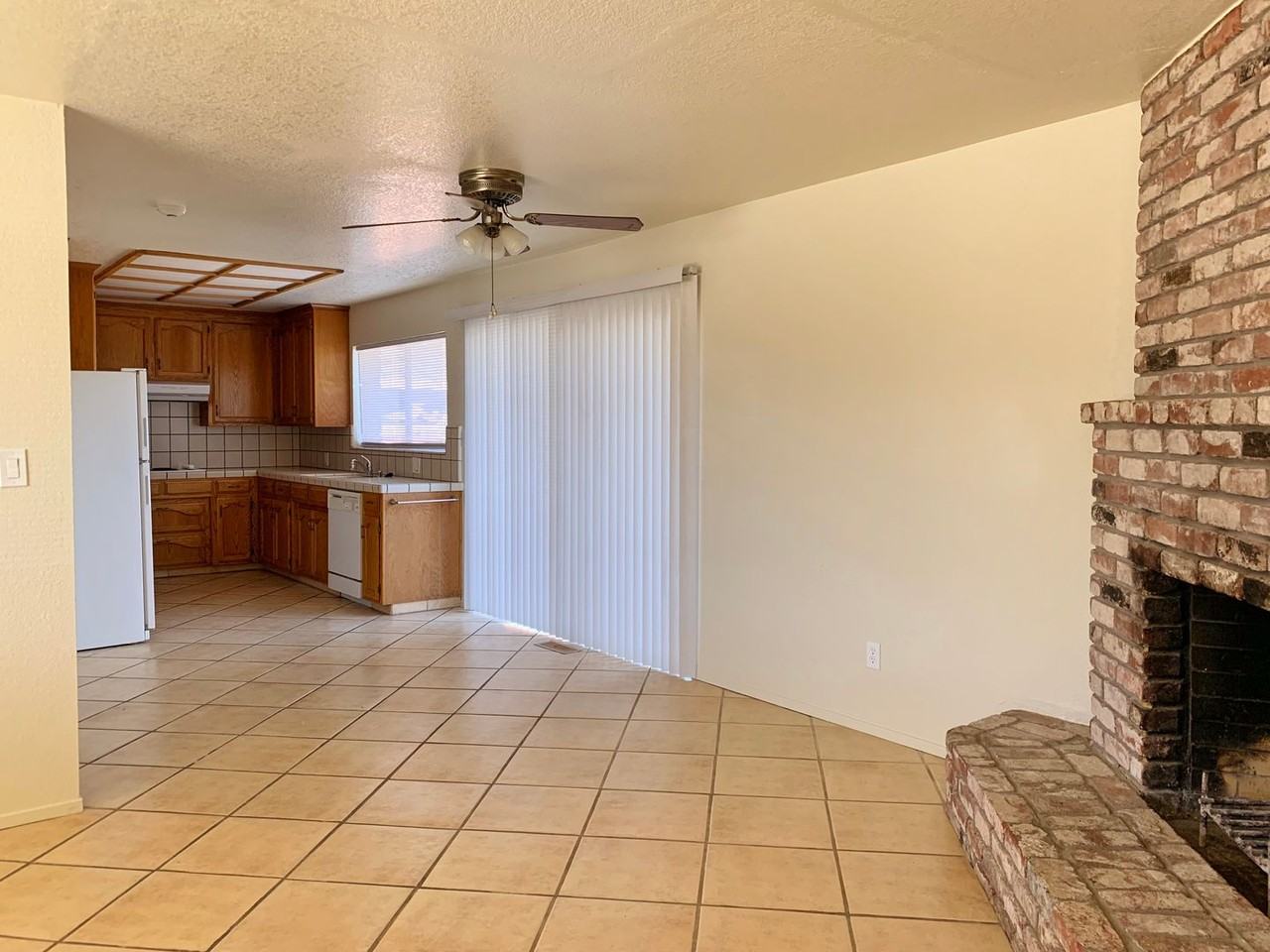 1270 Mesa Dr - Photo 3 of 20