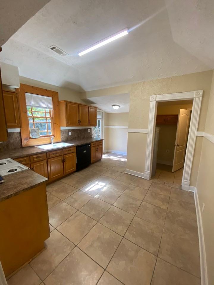 2909 12th Ave - Photo 3 of 17