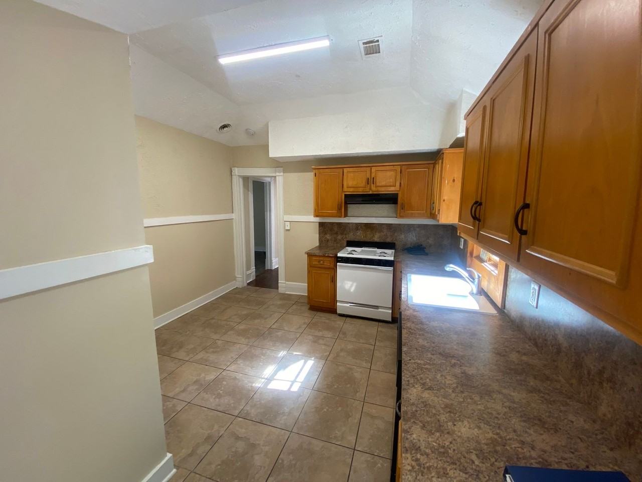 2909 12th Ave - Photo 4 of 17