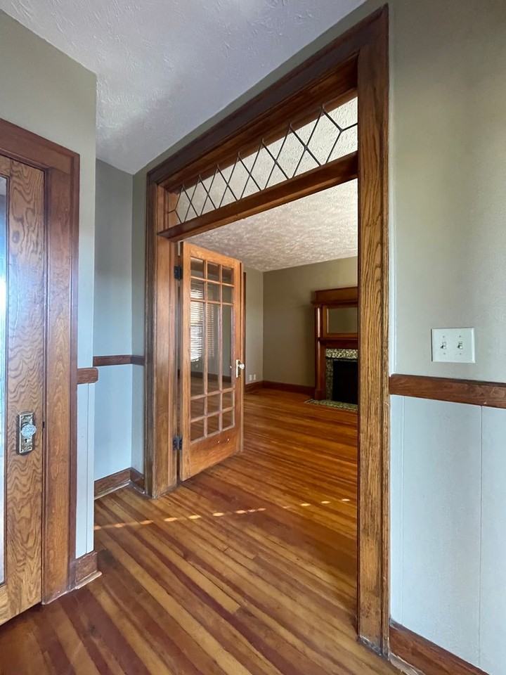 547 S 27th St - Photo 3 of 14