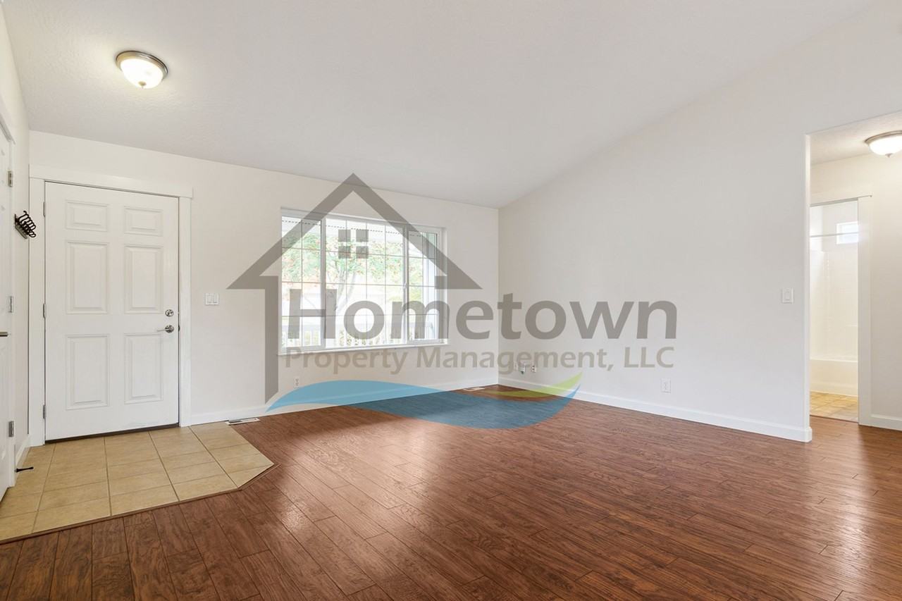 7358 N Aaron St - Photo 3 of 41