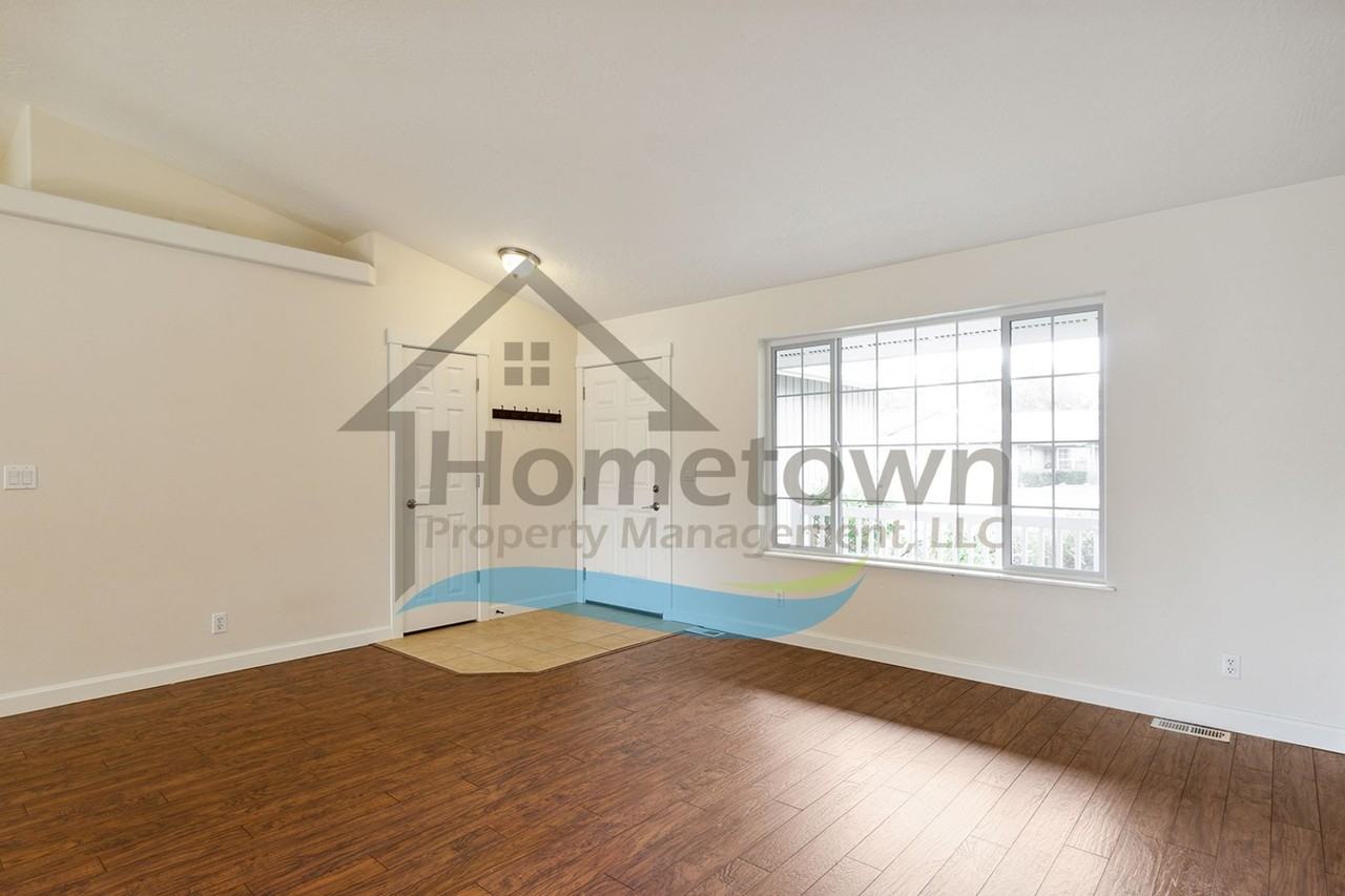 7358 N Aaron St - Photo 4 of 41