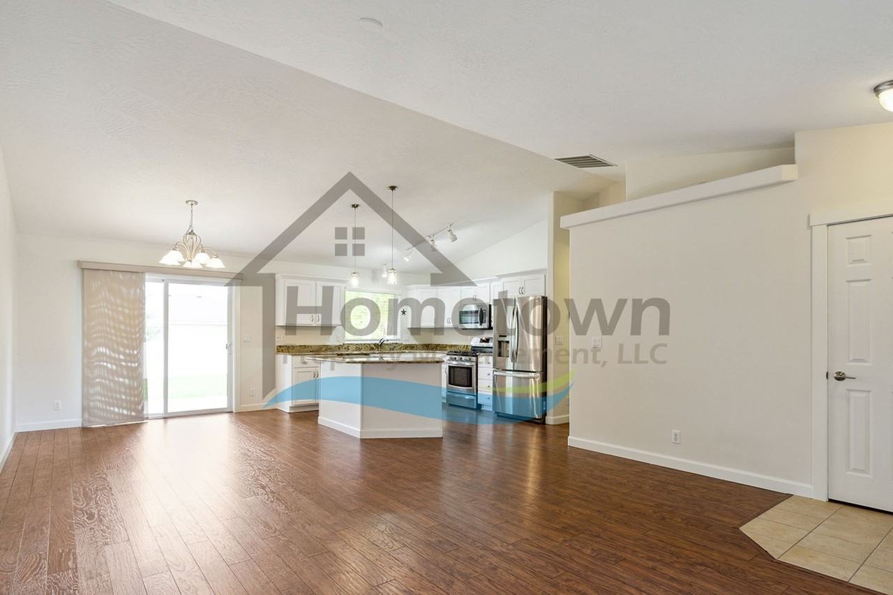 7358 N Aaron St - Photo 5 of 41