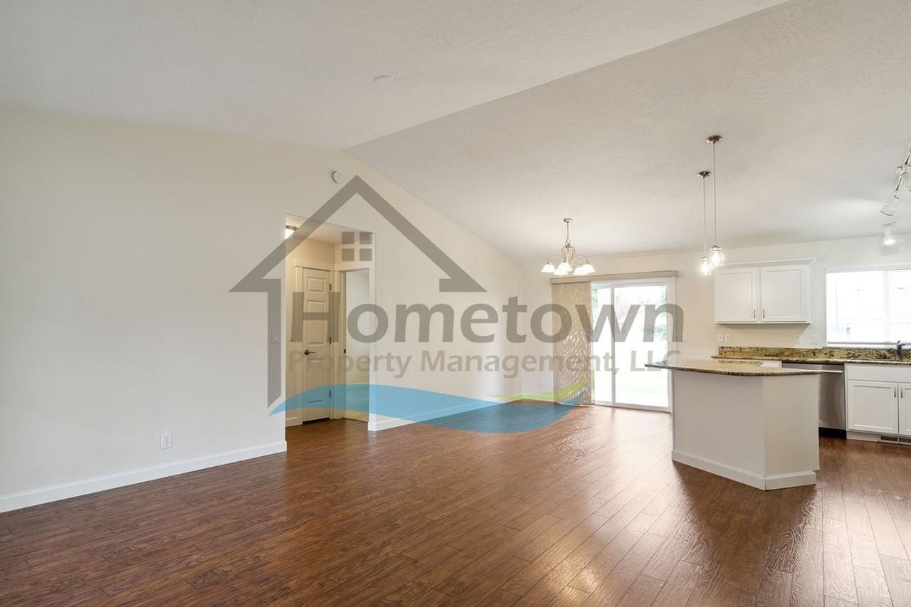 7358 N Aaron St - Photo 6 of 41