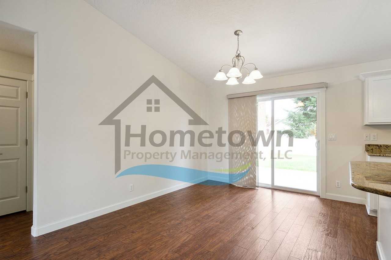 7358 N Aaron St - Photo 7 of 41
