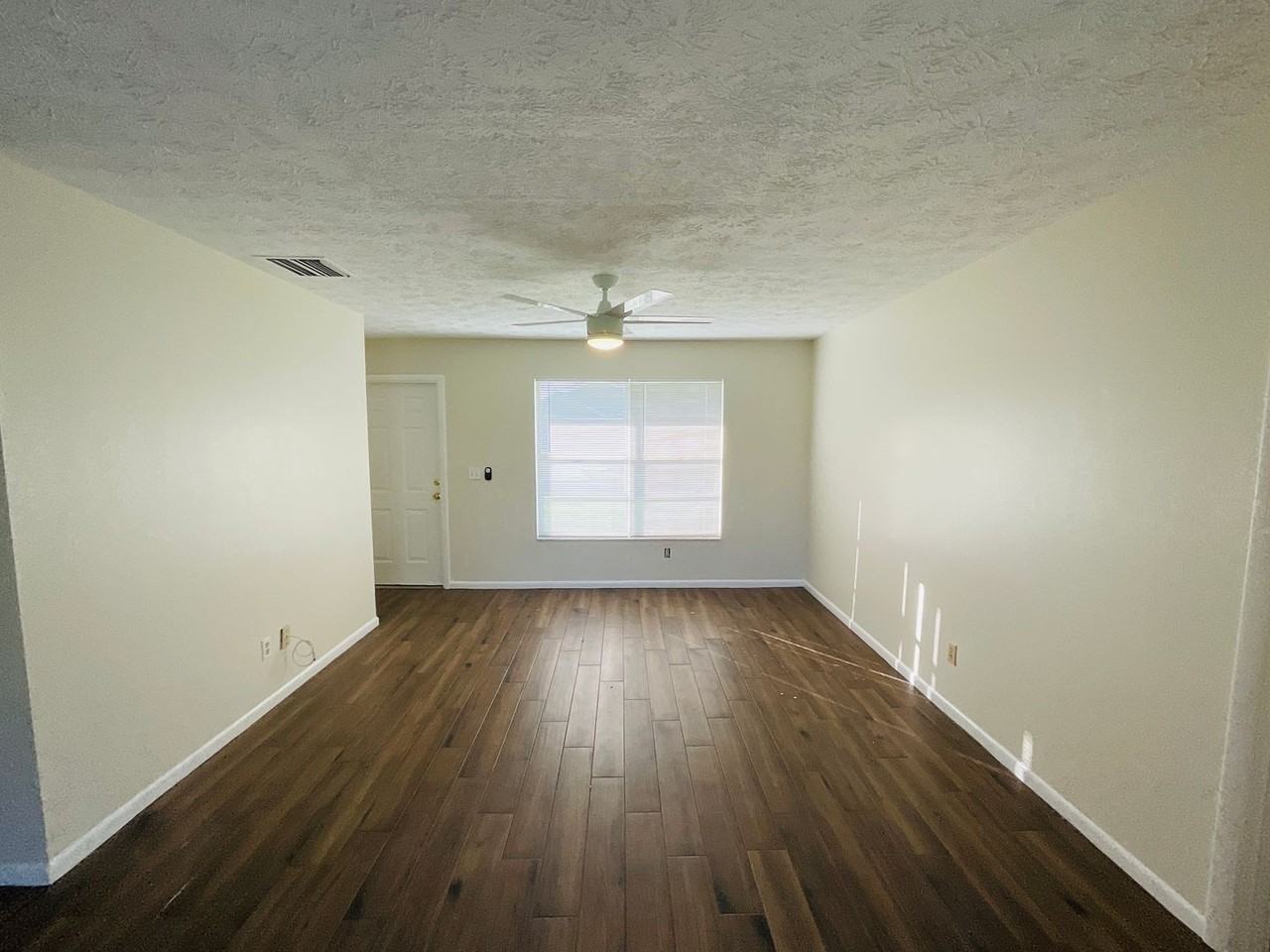 941 Sw Fenway Rd - Photo 3 of 14