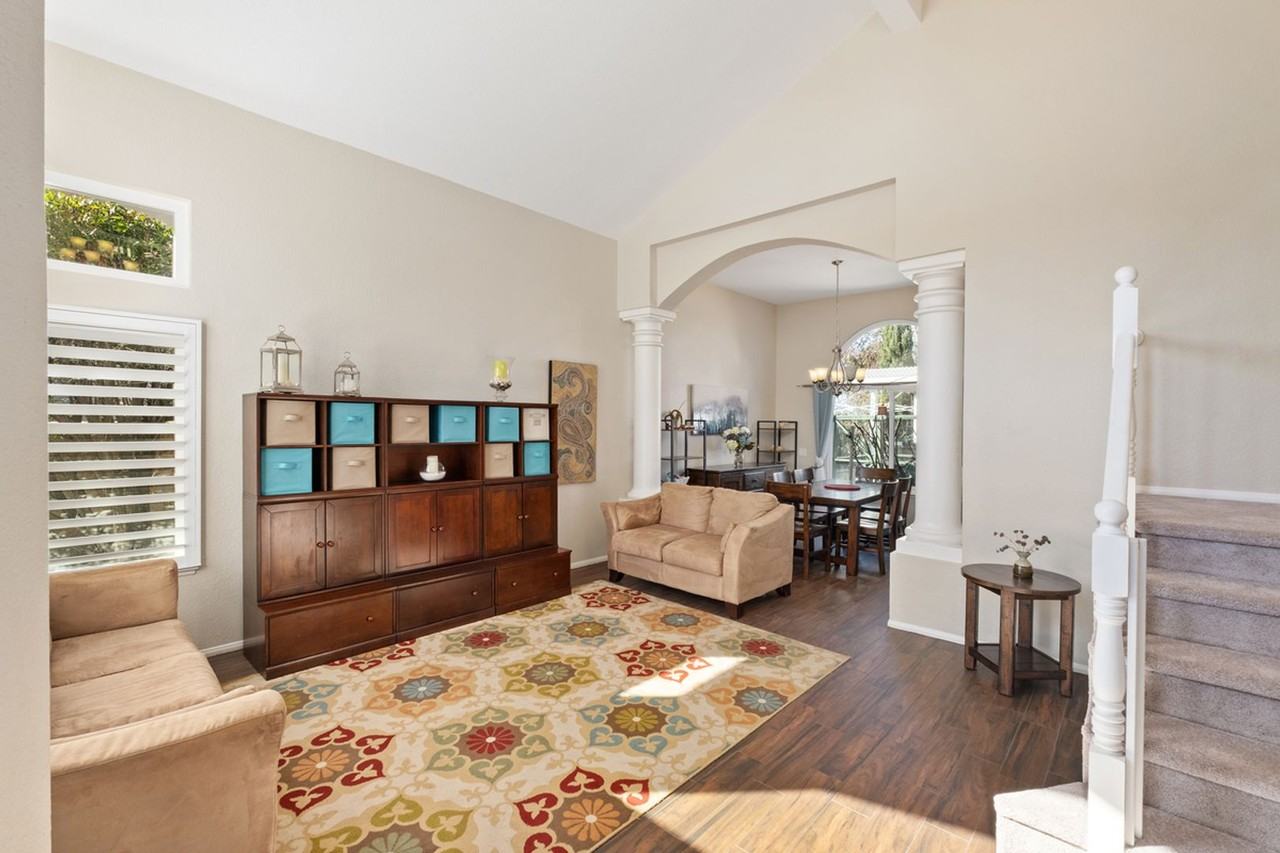 20891 Porter Ranch Rd - Photo 7 of 50