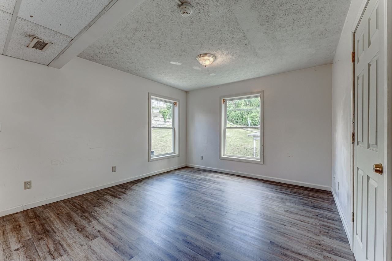 749 Garrison Ave - Photo 3 of 27