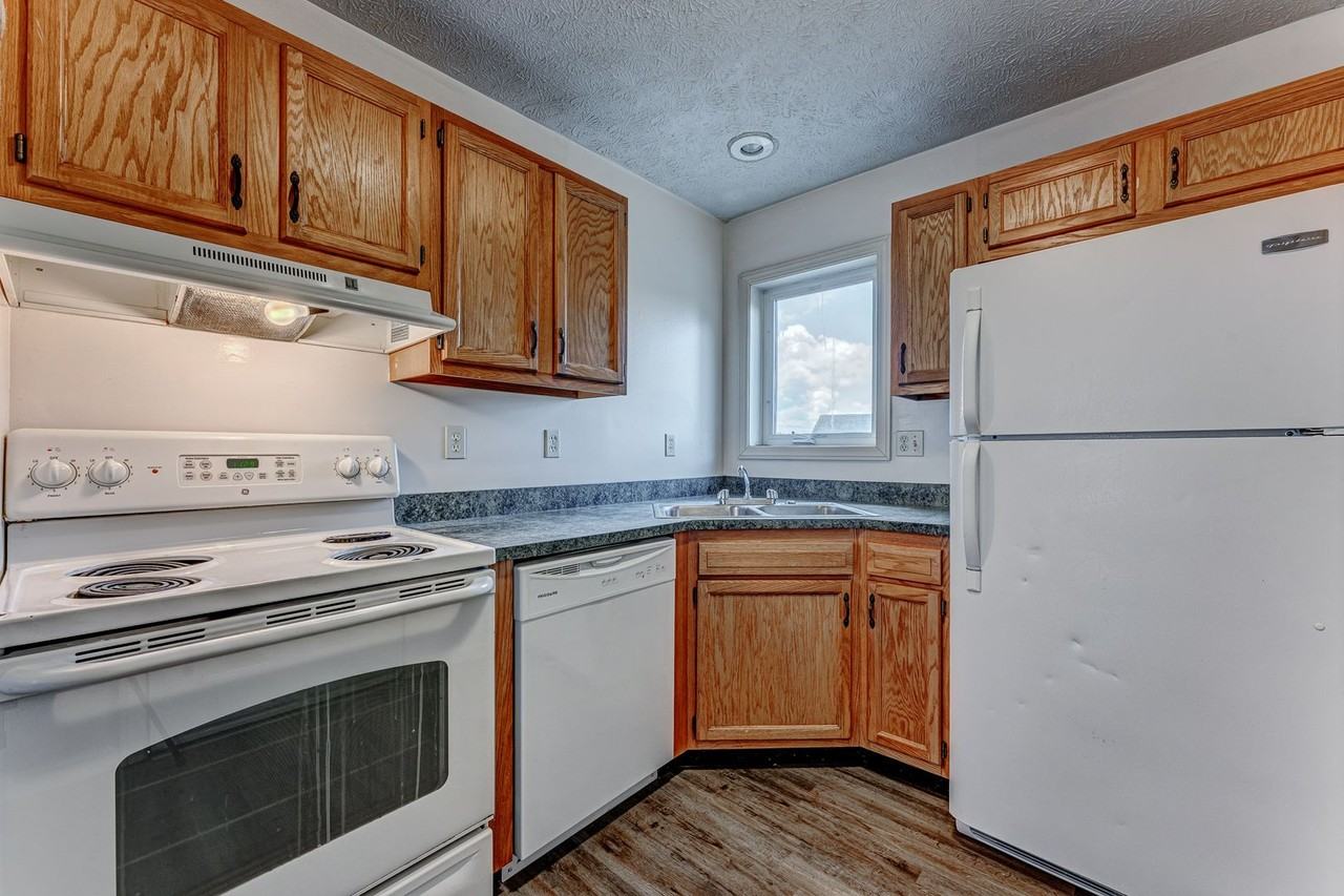 749 Garrison Ave - Photo 4 of 27