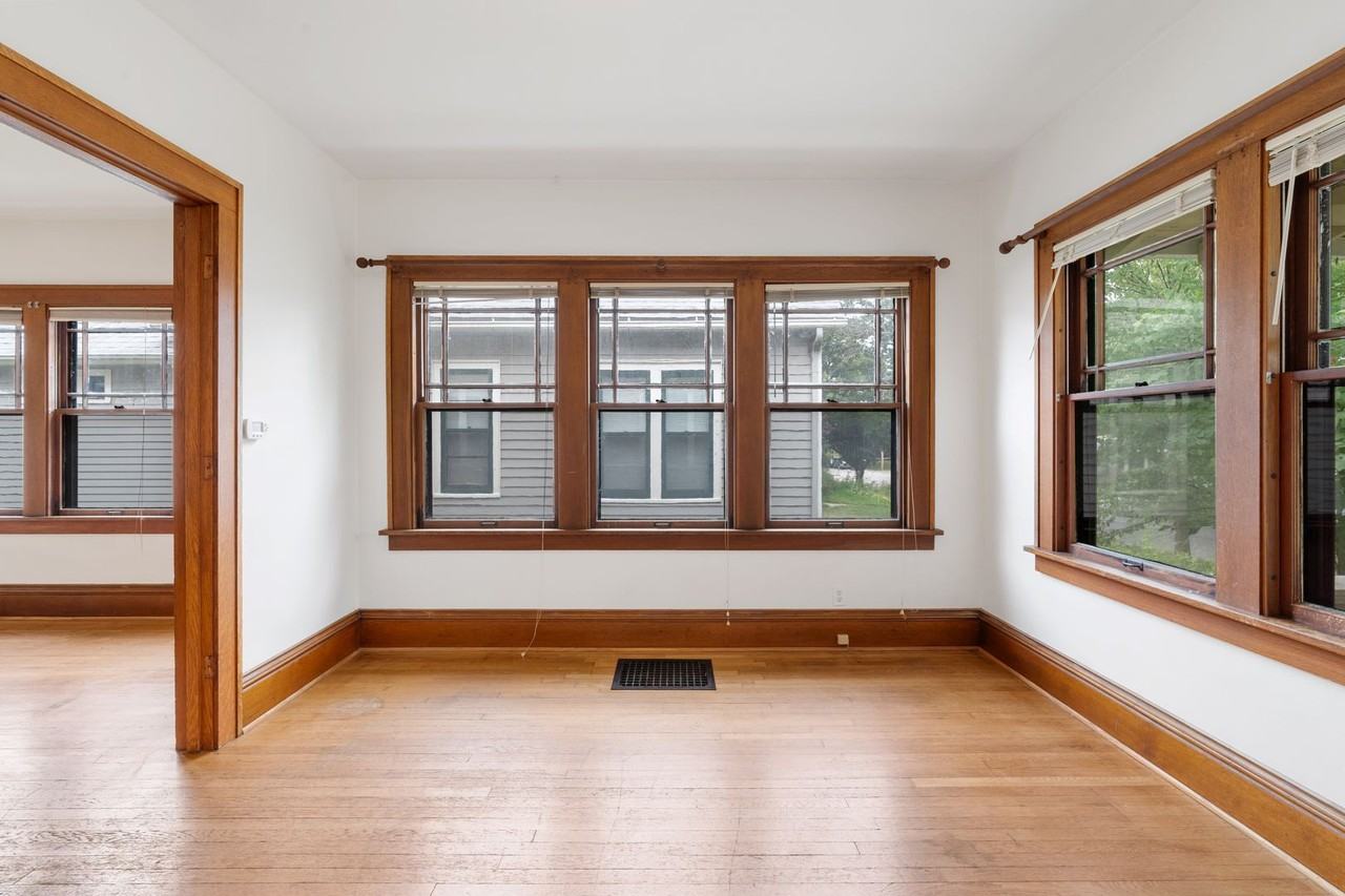 608 Ronalds Street - Photo 5 of 42