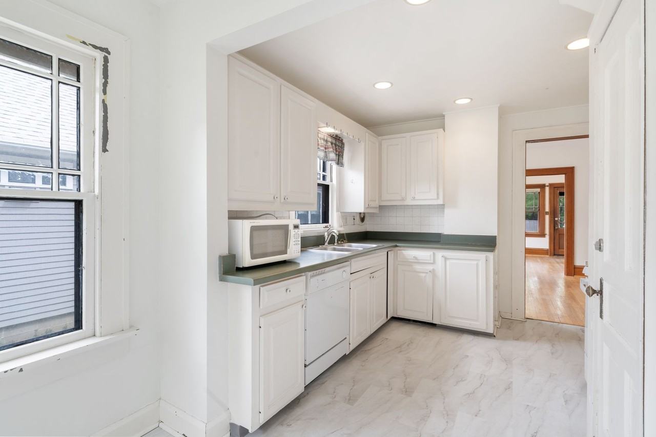 608 Ronalds Street - Photo 6 of 42