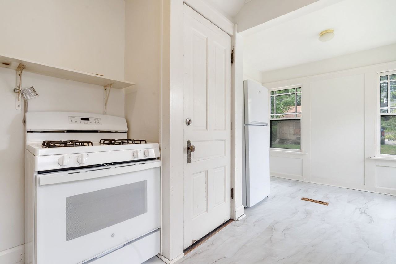 608 Ronalds Street - Photo 7 of 42