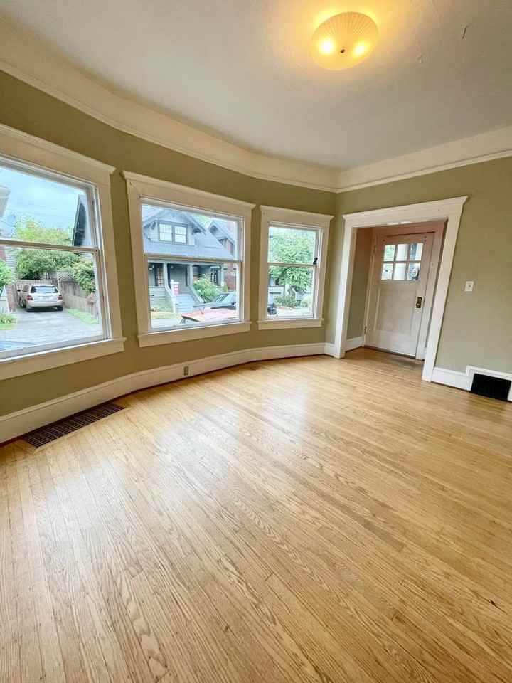 1430 Se 46th Ave - Photo 4 of 21
