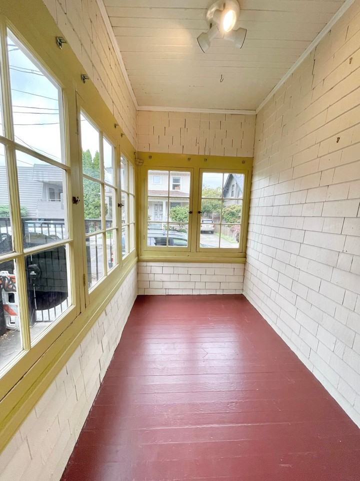 1430 Se 46th Ave - Photo 6 of 21