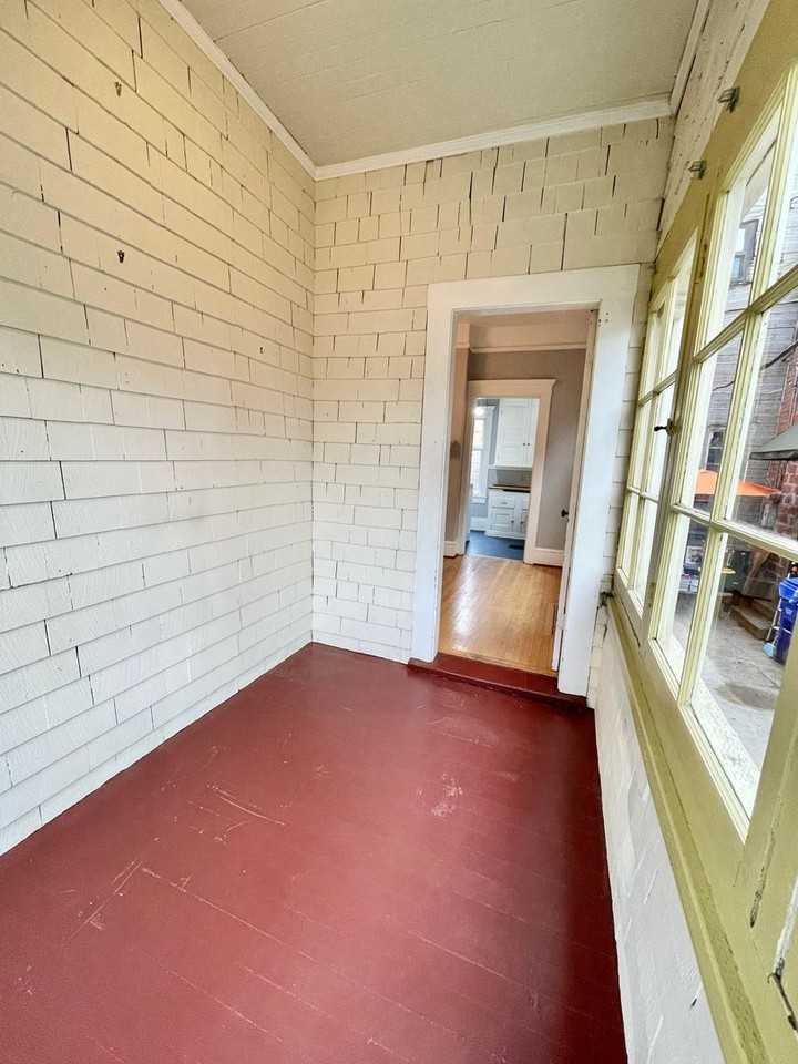 1430 Se 46th Ave - Photo 7 of 21