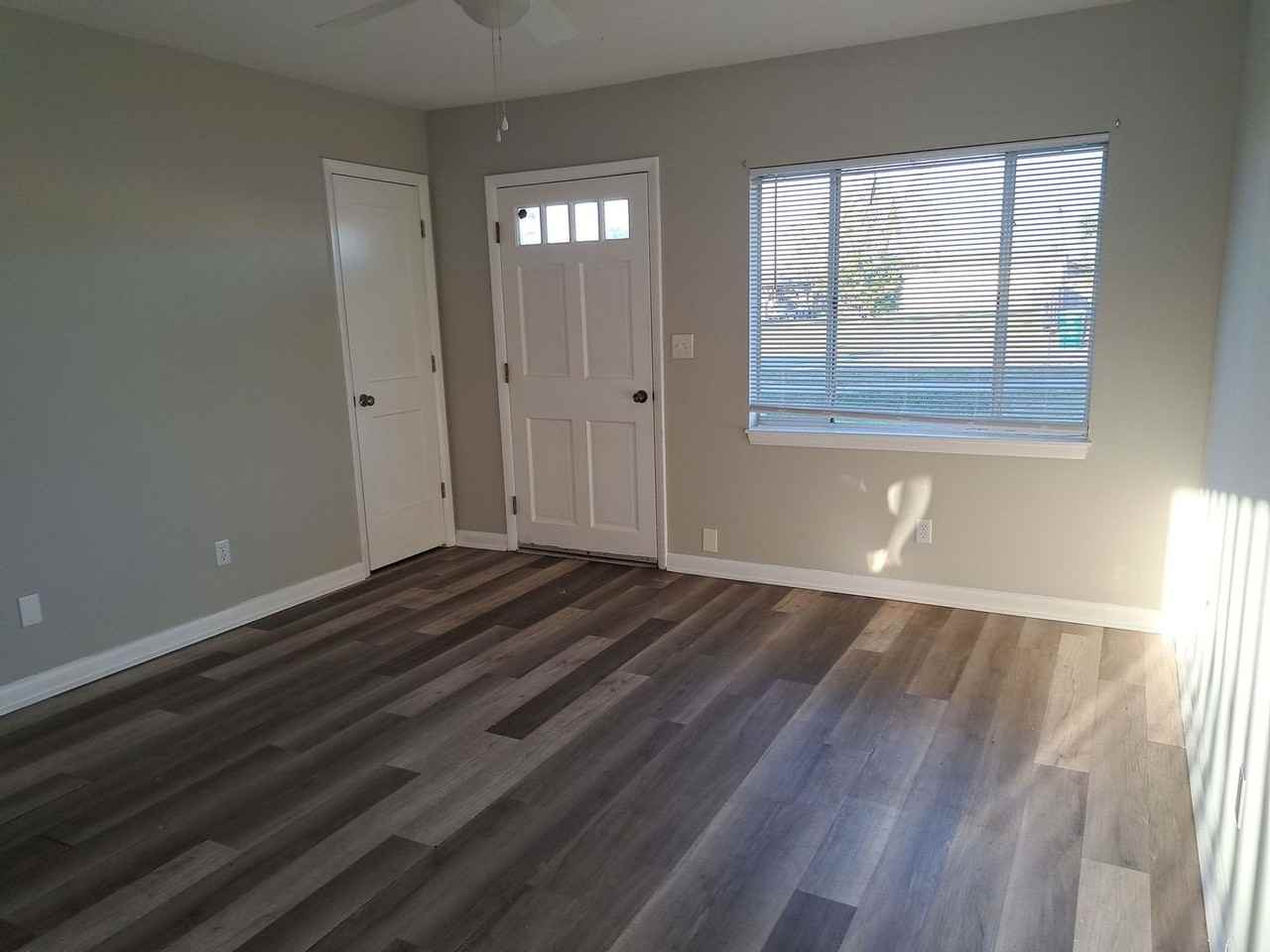 319 S Berthe Ave - Photo 5 of 17