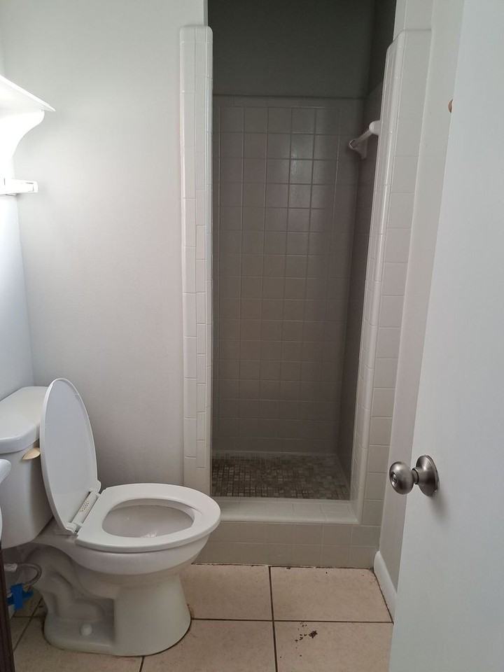 319 S Berthe Ave - Photo 7 of 17