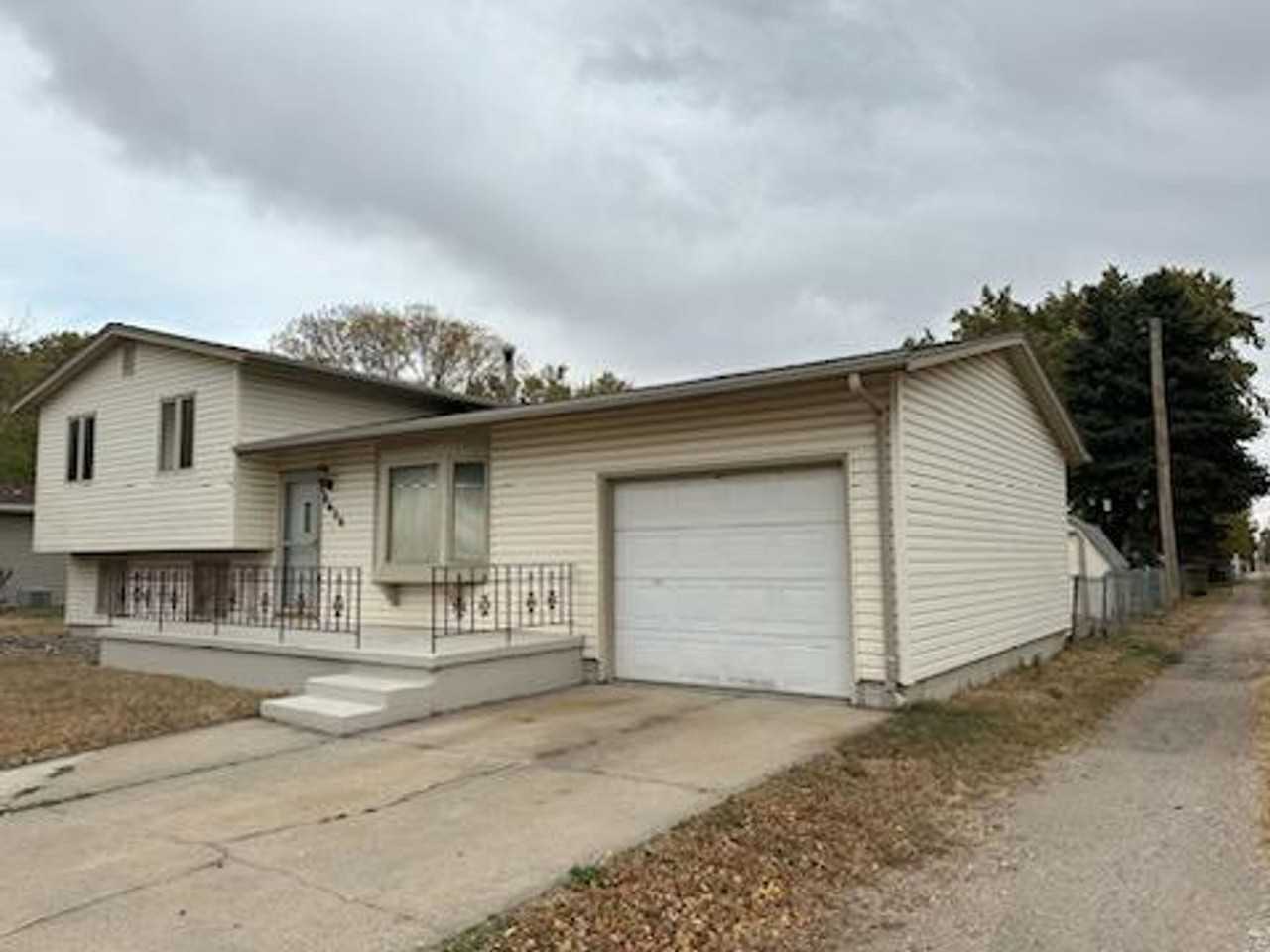 2620 State St - Photo 2 of 37