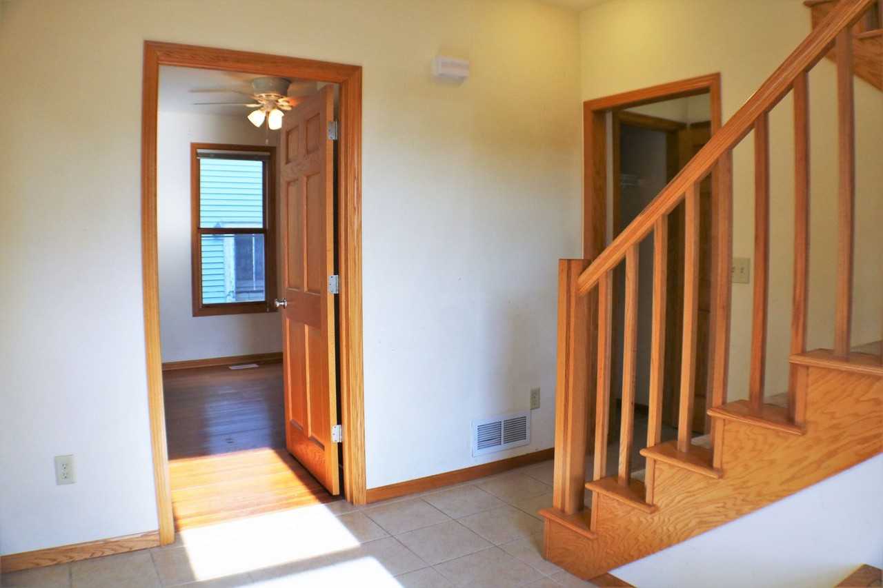 819 Iowa Ave - Photo 5 of 45