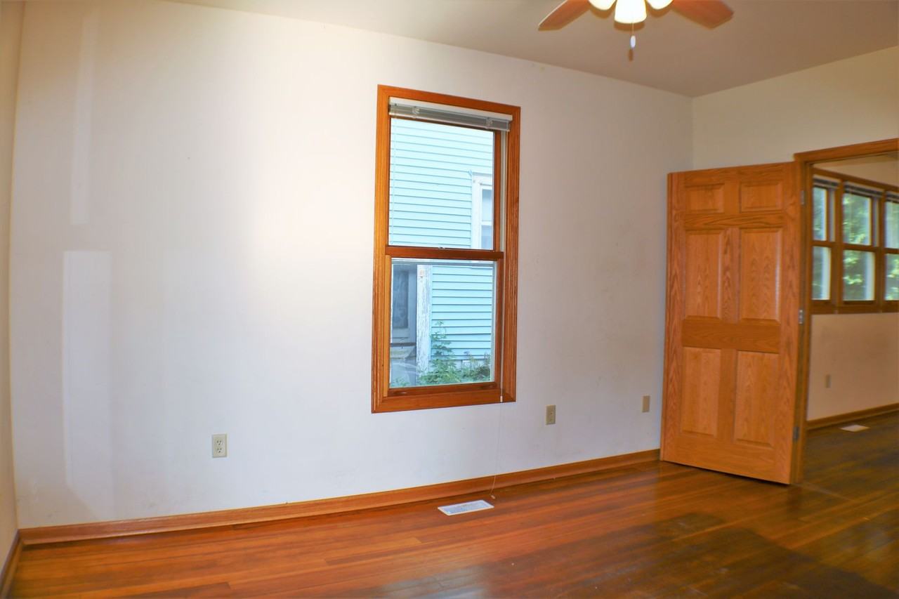 819 Iowa Ave - Photo 6 of 45