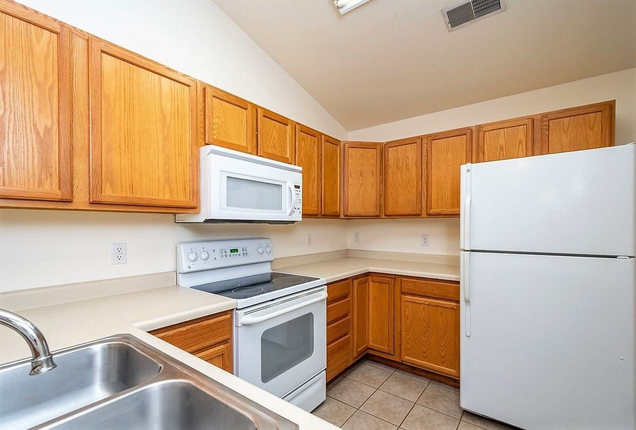 14 N Dodge St - Photo 7 of 27