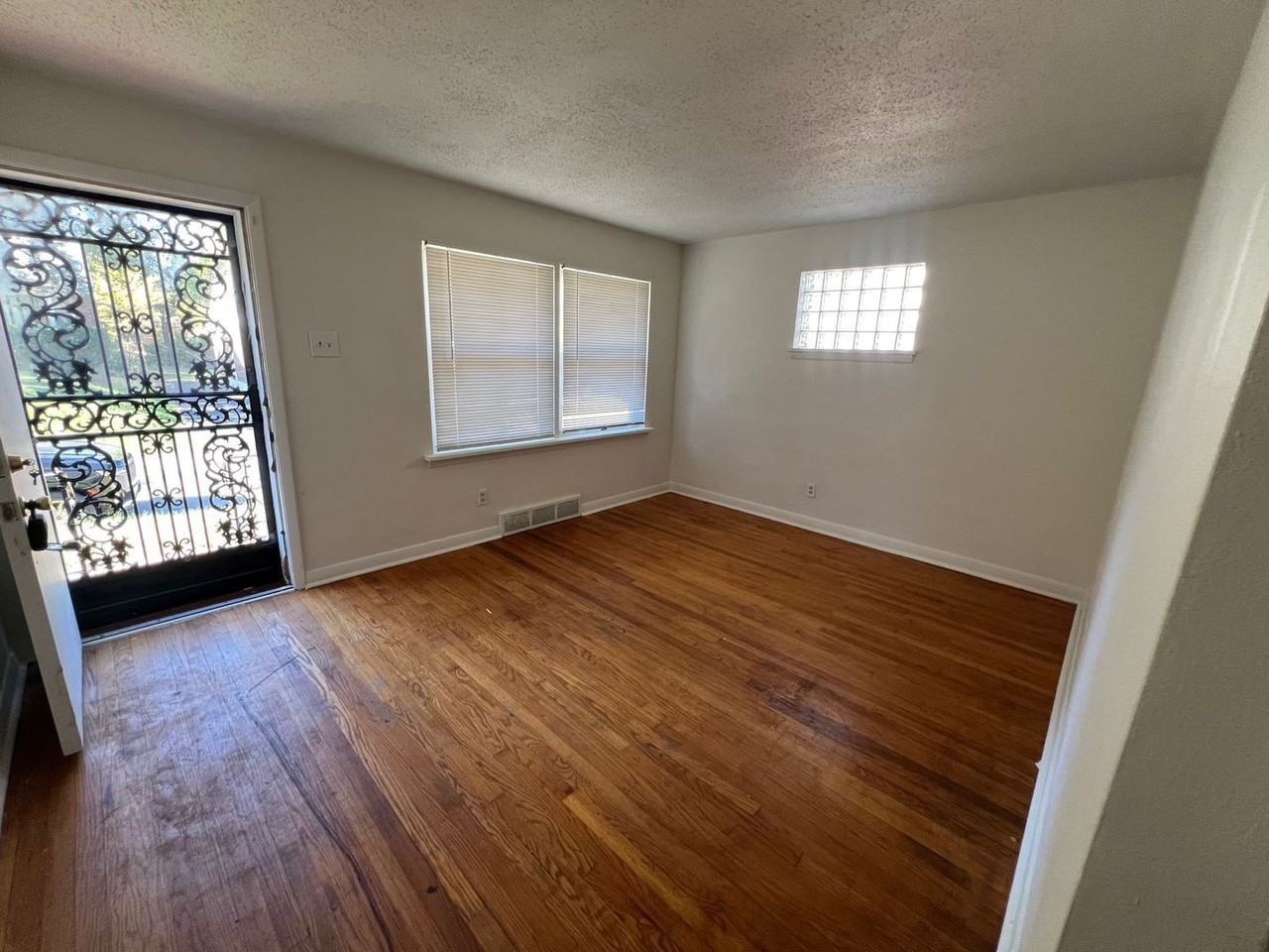 6625 Donald St - Photo 2 of 10