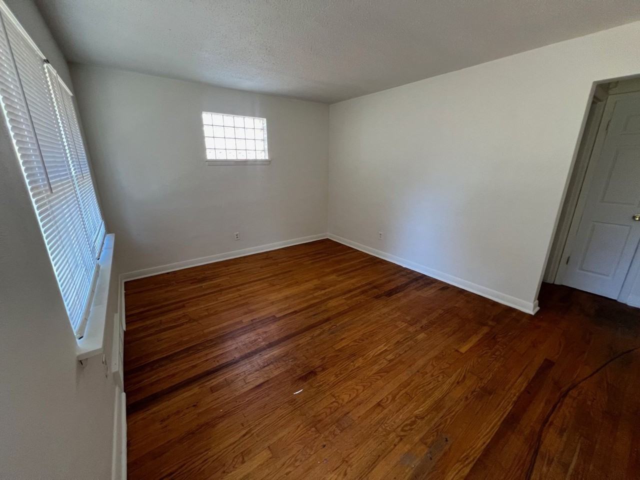 6625 Donald St - Photo 3 of 10