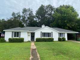 featured image of 2915 Ashley Ave