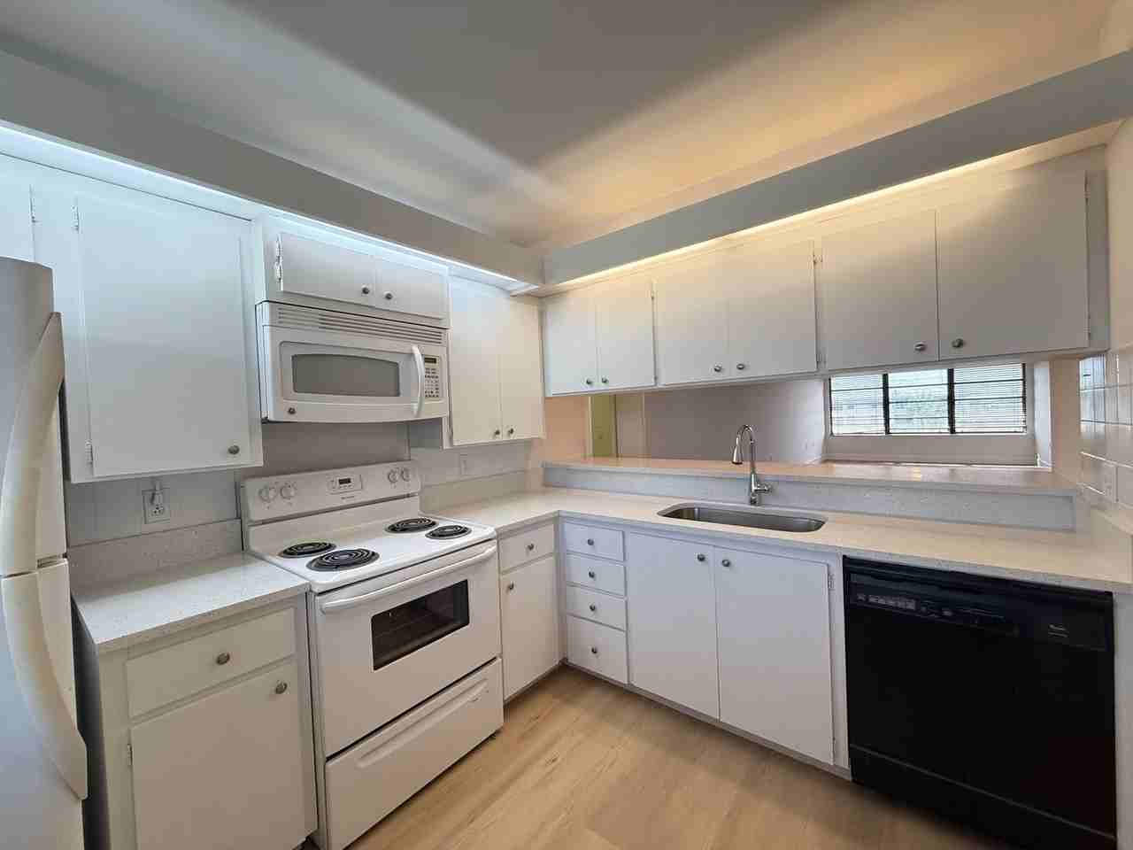 3511 Village Blvd #404 - Photo 5 of 25