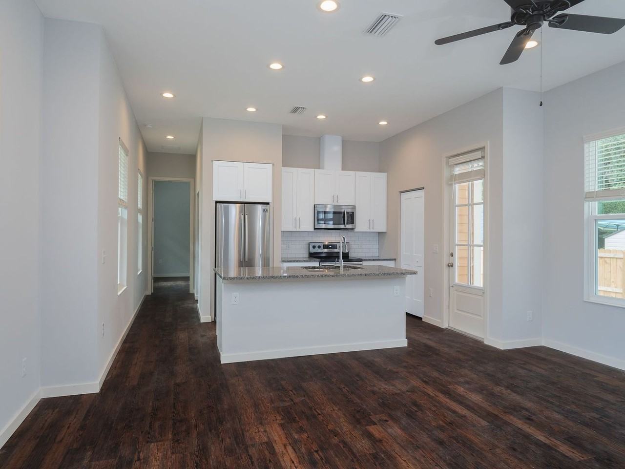 745 Nw 9th St - Photo 2 of 23