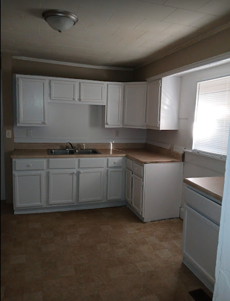 1021 Waverly St - Photo 3 of 15