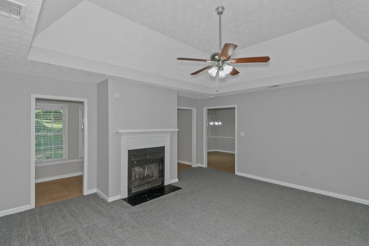 213 Robin Lane - Photo 5 of 33