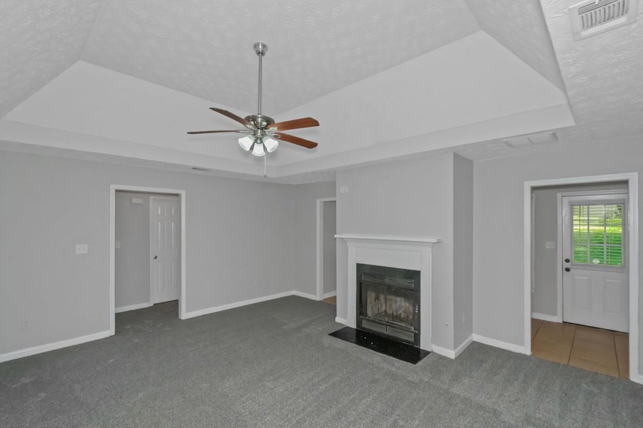 213 Robin Lane - Photo 6 of 33