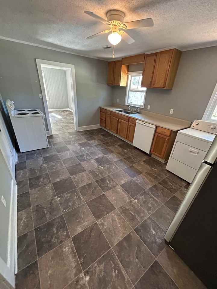 34 Webb Ave - Photo 5 of 20