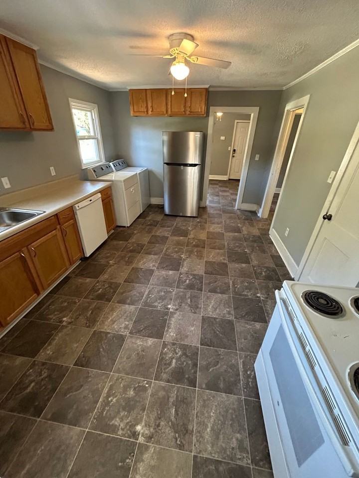 34 Webb Ave - Photo 6 of 20