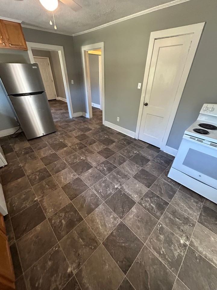 34 Webb Ave - Photo 7 of 20