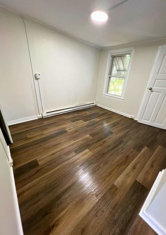 220 Dumns Ct - Photo 3 of 8