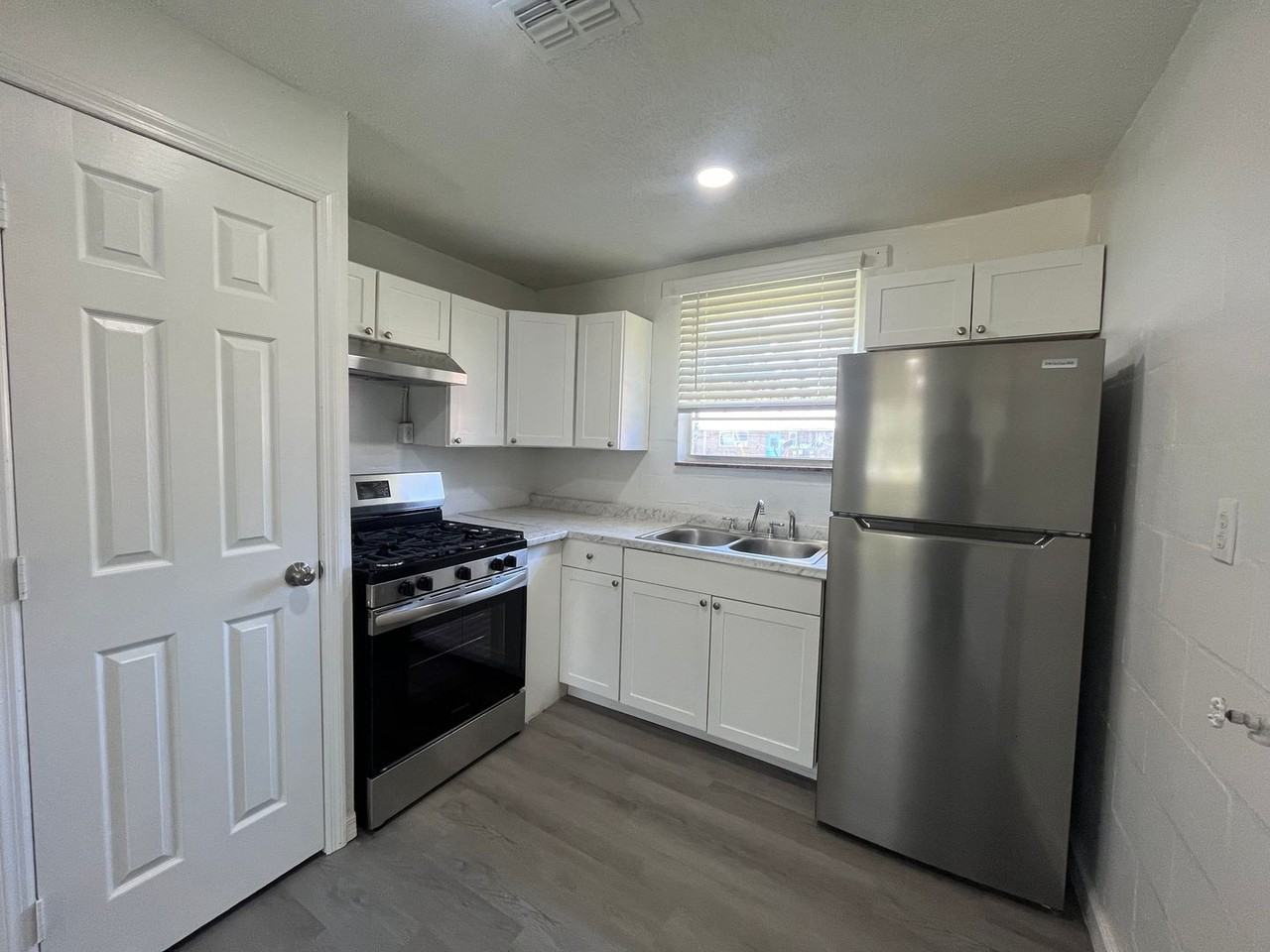 823 Mcgee St Ne - Photo 5 of 11