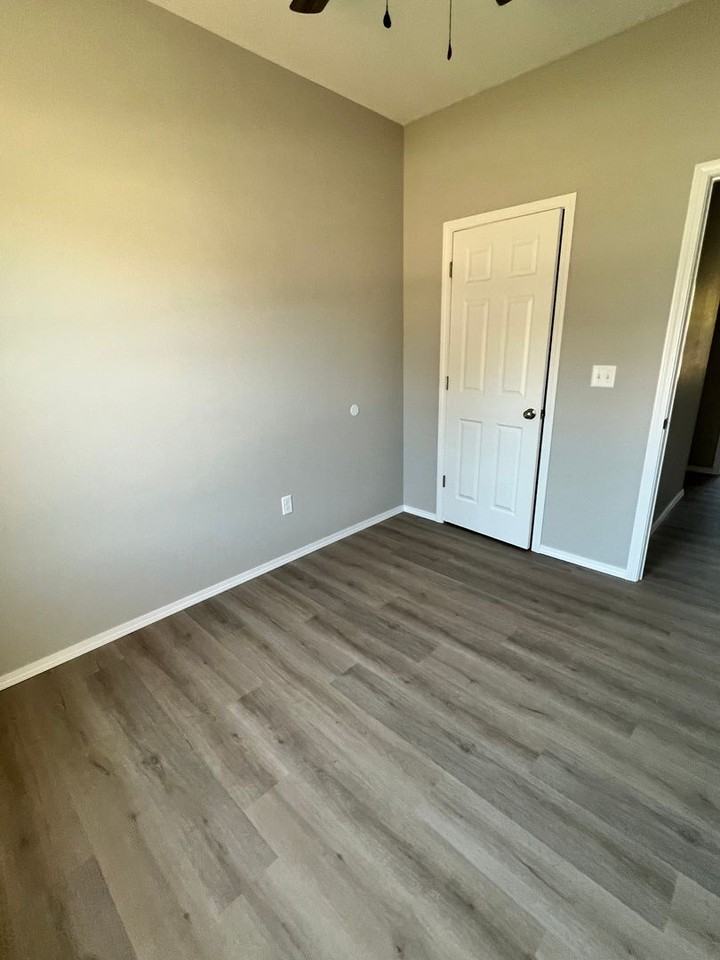 1105 S Mission Ave - Photo 2 of 25