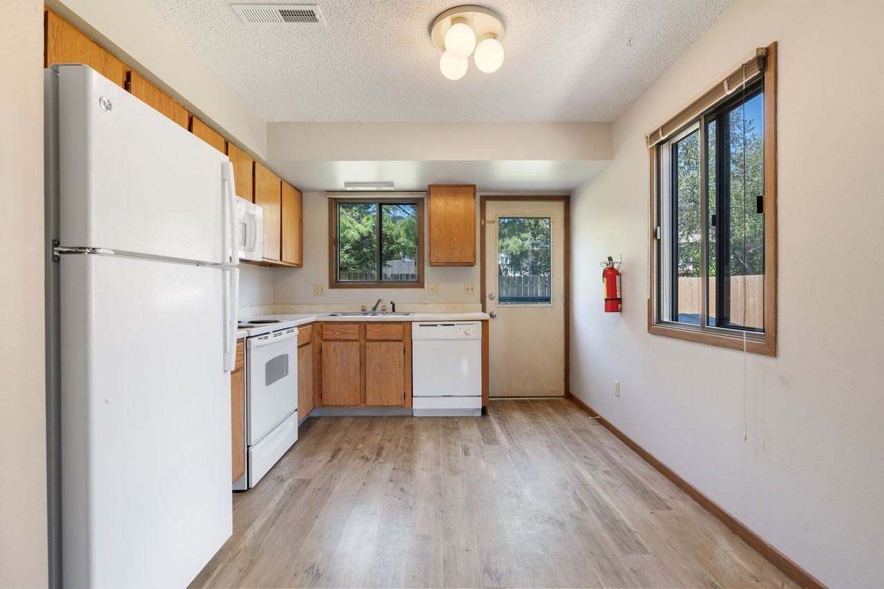 1422 Aber Ave - Photo 2 of 13